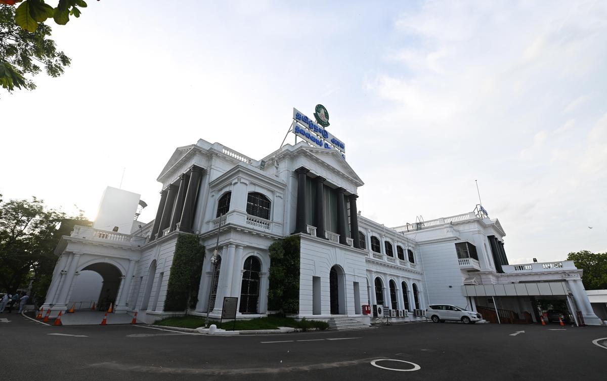 தமிழ்த்தாய் வாழ்த்து முதலில் பாடுவது கட்டாயம்: தமிழக அரசு அரசாணை வெளியீடு!
